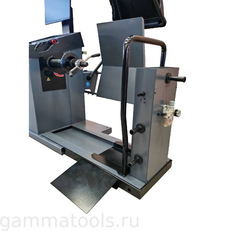 KRW245TE Балансировочный станок с ЖК монитором 21,5" для колес грузовых автомобилей полуавтоматический KraftWell арт. MAXIMA